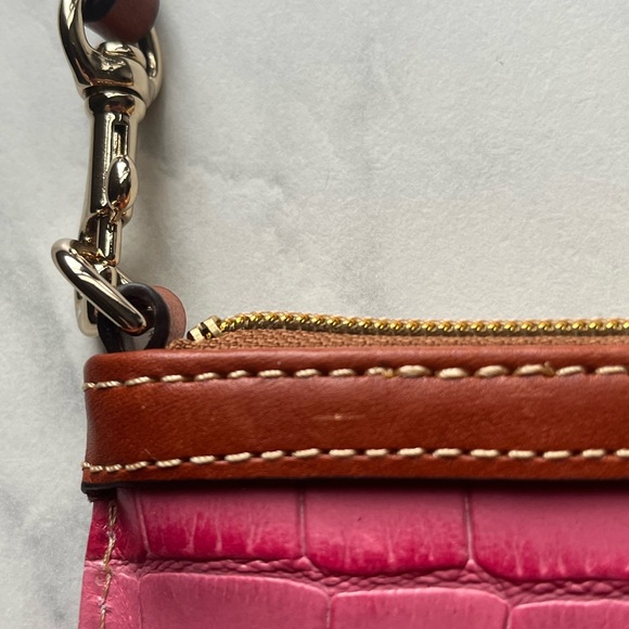 EUC Dooney & Bourke Pink Croc Embossed Slim Wristlet Clutch Purse - Picture 12 of 16